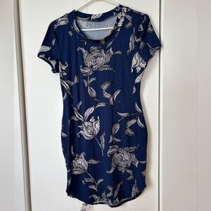 🎉4/30$🎉 Eclipse Navy Blue Floral T-Shirt Dress - Size M